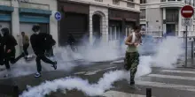 Francia, scontri tra studenti e polizia in varie citt&agrave;. A Marsiglia preside cosparso di benzina