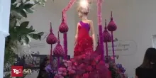 30 anni dalla morte di Lady Diana: a Londra i suoi abiti diventano sculture di fiori