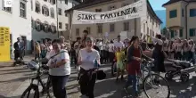 A Merano monta la protesta: contro l'overtourism la prima corsa "schiva-turisti"