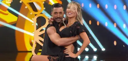 Ballando con le Stelle, sulle note di "Serenata" samba di Noemi Bocchi e Giovanni Pernice