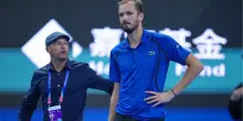 Colpire uno spettatore o un giudice nel tennis: quando scatta la squalifica? Regole e i precedenti