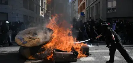 Francia, il giorno della mobilitazione: lezioni ferme in quasi 900 scuole, sfilano 260mila studenti