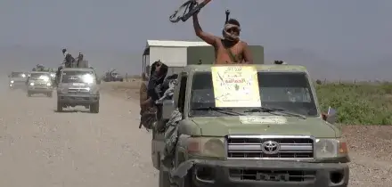 Houthi all'attacco: "Colpiti impianti Saudi Aramco e scalo di Riad". Boato nella capitale saudita