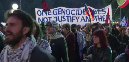 Sostenitori della causa palestinese hanno sfilato a Berlino