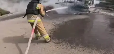 Il fuoco, le fiamme: raid russo su un autobus a Kramatorsk, 12 morti
