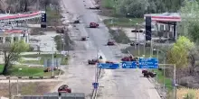 Gli abitanti di Oleshky occupata lungo la &ldquo;strada della morte&rdquo; in cerca di cibo (Video)