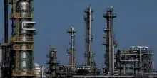 Carburanti, incontro governo-raffinerie: imprese "disponibili a valutare l'aumento della produzione"