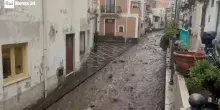 Nubifragio a Lipari, esondano i torrenti: le strade invase dal fango