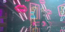 Anna Safroncik incanta con la salsa: sensualit&agrave; e ritmo insieme a Leonardo Lini