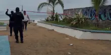Uragano Simon, bandiere nere e evacuazione delle spiagge in Messico