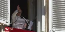 Il Papa annuncia: "Trovato un nodulo al polmone, mi operer&ograve; nei prossimi giorni"