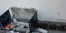 Cede balconcino nel Napoletano, due feriti gravi