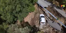 L'auto inghiottita da una frana: le immagini dal drone a Reggio Calabria