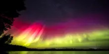 Spettacolo senza pari, caleidoscopio di colori: tempesta aurorale in Lapponia finlandese