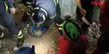 I vigili del fuoco liberano la grotta dai detriti: al lavoro per liberare lo speleologo