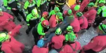 La liberazione dello speleologo bloccato in una grotta in Sardegna