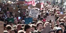 Studenti in rivolta, il "Quinto Atto". Cortei e scuole chiuse, corteo a Parigi