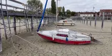 Lago di Costanza un metro sotto la media: le barche posano sul fondale asciutto