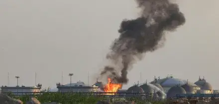 Cnn: Usa valutano l'uso della "madre di tutte le bombe". Missili Houthi su Riad e Aramco