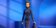 Celine Dion diventa una Barbie: l'outfit &egrave; quello dell'Oscar per Titanic