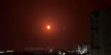 L'esplosione, poi le scintille del drone e i detriti si sgretolano in cielo: attacco su Vladimir