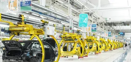 Automotive, accordo Francia-Germania. Merz: "Lo stop ai motori termici &egrave; storia passata"