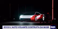 Tesla svela l'auto volante, il futuro secondo Musk