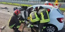 Muore nello scontro con l'auto dell'ex, le accuse del figlio: "Si &egrave; fatto giustizia da solo"