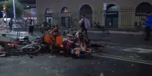 Bologna, pesanti danni in zona stazione dopo la guerriglia