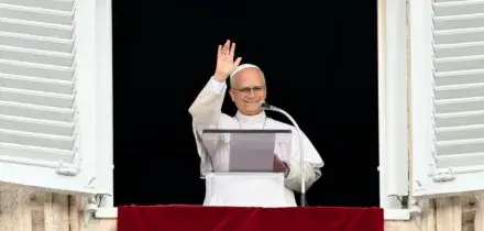 Il primo Angelus del Papa dopo l'operazione: "Esperienza che mi ha avvicinato ai malati" (VIDEO)