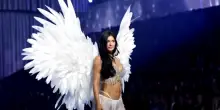 Victoria's Secret, Kylie Jenner al debutto come "Angelo" con un reggiseno da 50 milioni di dollari