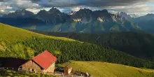 Due ragazzi salgono al rifugio di notte e lo trovano chiuso: salvati in ipotermia