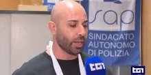 Guerriglia a Milano, un poliziotto ferito: &ldquo;&Egrave; stata una vera caccia all&rsquo;uomo&rdquo;