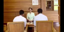 Myanmar, le rare immagini di Aung San Suu Kyi detenuta: riceve libri e lettere da re Carlo III
