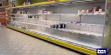 Caro carburanti, scaffali vuoti e tir fermi: l&rsquo;Italia dei rifornimenti a rischio