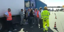 Campania, dal governo nuovi fondi per le aziende, ma i tir proseguono la protesta