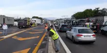 Campania, blocco autotrasportatori, presidio alla barriera Napoli Nord sull'A1