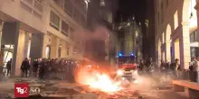 Milano, devastazioni e saccheggi: indagini su 500 giovani, l'80% dei fermati &egrave; minorenne