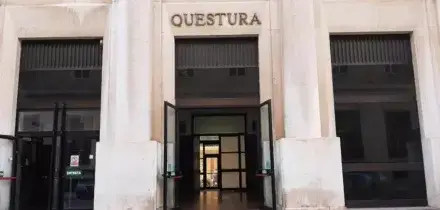 Tenta di dare fuoco alla ex: "Tu oggi muori, vengo l&agrave; e ti uccido". In salvo la donna
