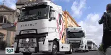 Protesta autotrasportatori a Napoli contro il caro carburante