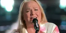 The Voice Senior, Anna Cuomo con "Brivido caldo"