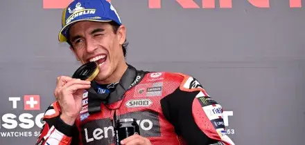 MotoGP, Australia: Marc Marquez firma la Sprint. Martin cade ed esce in barella