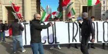 Sit-in a Milano degli "Studenti col Tricolore", tra gli slogan: "Milano &egrave; nostra e ci appartiene"