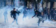 Lione: la polizia spara lacrimogeni contro i manifestanti