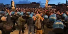 In duemila al corteo di Firenze, momenti di tensione a ponte Santa Trinita