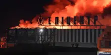 Attacchi doppi contro grande magazzino a Kharkiv: il sito colpito mentre erano in corso i soccorsi