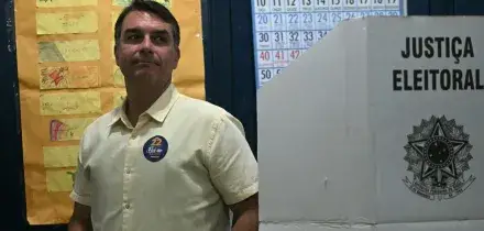 Giallo Bolsonaro: la polizia indaga sulla presunta fuga del senatore all'estero