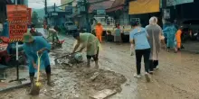 Alluvione improvvisa a Phuket: auto bloccate e case sommerse