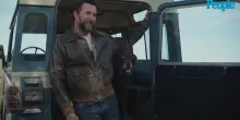 La bellezza "rassicurante" di Noah Wyle, lo sguardo buono e il sorriso sincero diventano sexy