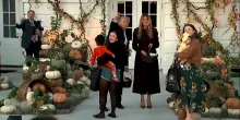 La festa di Donald e Melania Trump tra dolcetti, travestimenti e musica da brividi